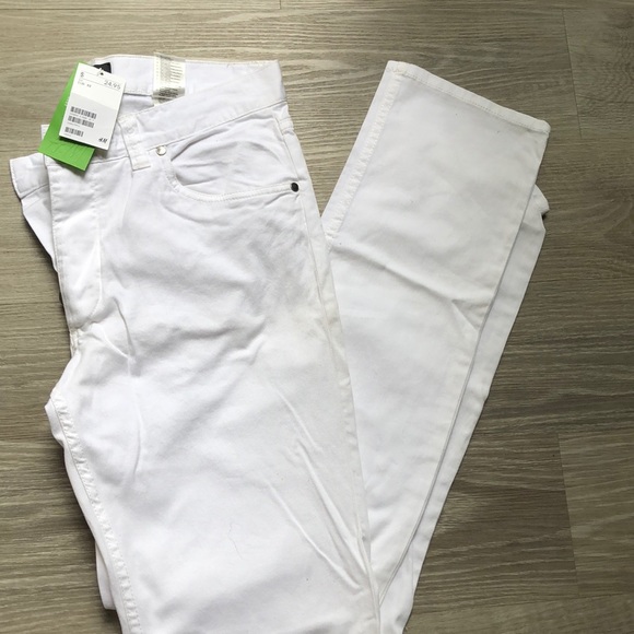 H&M Denim - 🆕H&M White skinny Jeans 🌺